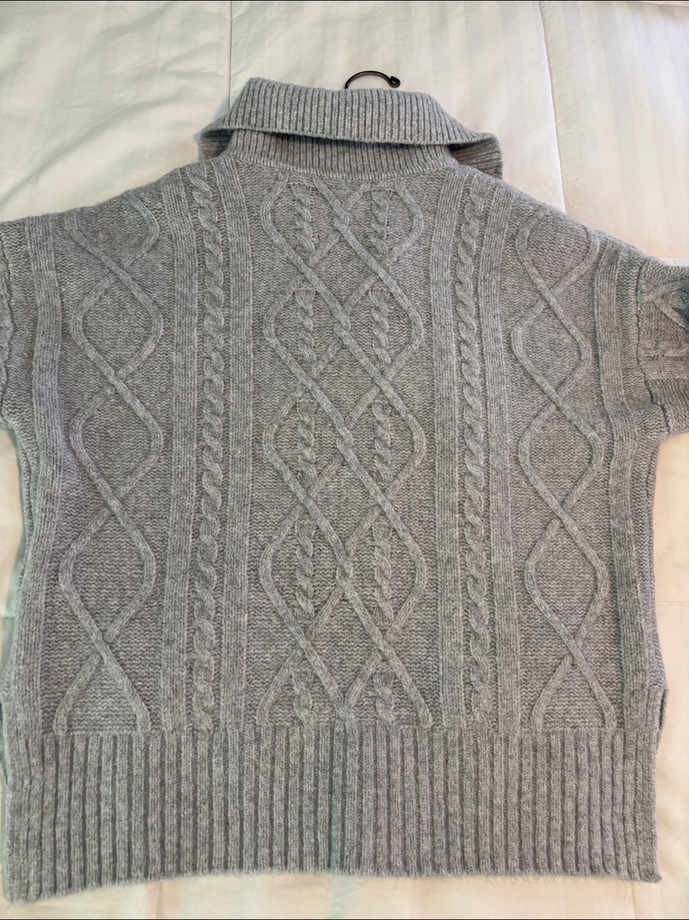 Abercrombie & Fitch Cable-Knit Button Down Gray Cardigan Size
S NWOT - Picture 11 of 16